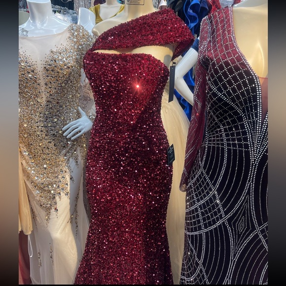 Ruby Red Sequin Mermaid Gown Perfect for CHRISTMAS - Picture 2 of 7